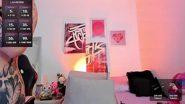 Snapshot of AnnieHuntters chatting on March 2025 01:11:02 AM AnnieHuntters online show from March 2025 01:11:02 AM