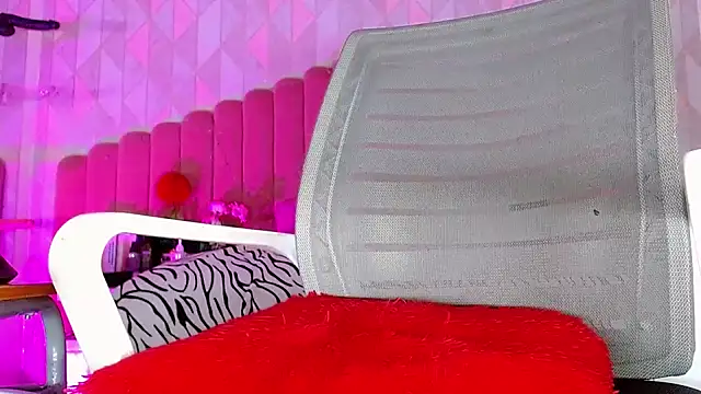 Snapshot of angelyy_02 chatting on February 2025 02:40:01 AM angelyy 02 online show from February 2025 02:40:01 AM