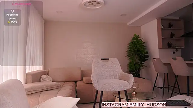 Snapshot of emily_huddson_ chatting on April 2026 09:04:01 PM emily huddson online show from April 2026 09:04:01 PM