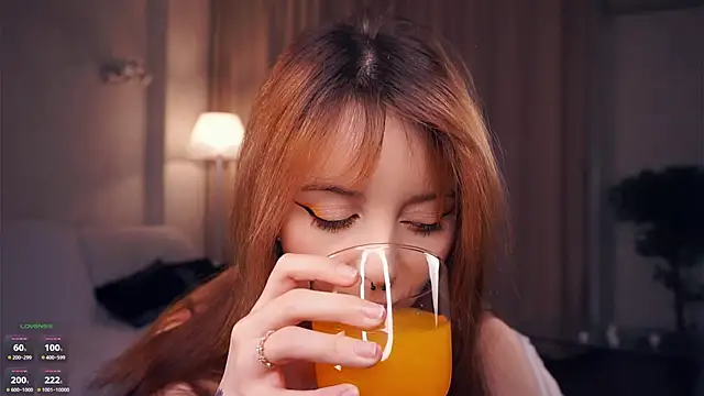 Snapshot of DevonaBucher chatting on March 2025 06:43:02 PM DevonaBucher online show from March 2025 06:43:02 PM