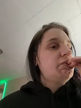 Snapshot of menaceswife chatting on January 2025 04:14:02 PM menaceswife online show from January 2025 04:14:02 PM