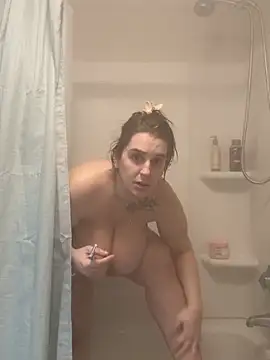 Snapshot of menaceswife chatting on February 2025 05:40:02 PM menaceswife online show from February 2025 05:40:02 PM