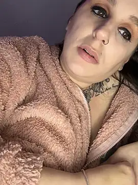 Snapshot of menaceswife chatting on March 2025 06:00:02 PM menaceswife online show from March 2025 06:00:02 PM