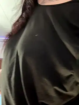 Snapshot of menaceswife chatting on October 2025 06:36:01 PM menaceswife online show from October 2025 06:36:01 PM