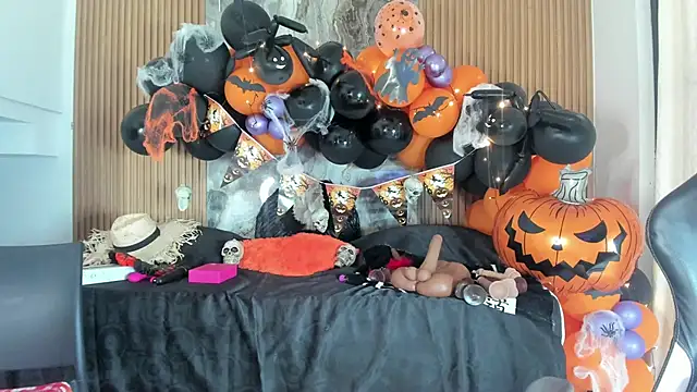 Danna topless online show from October 2025 12:06:01 PM