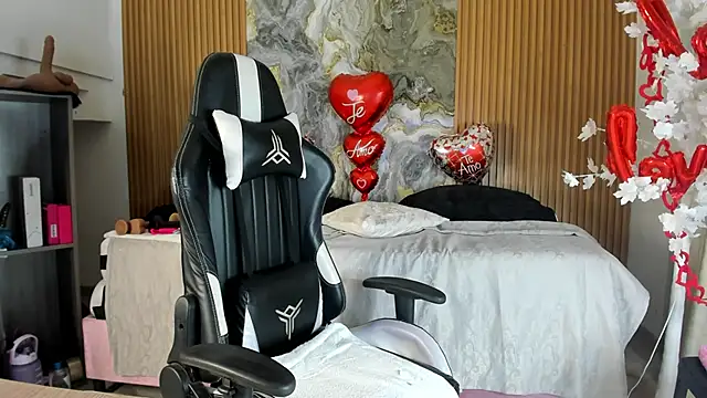 Danna topless online show from March 2026 12:09:01 PM