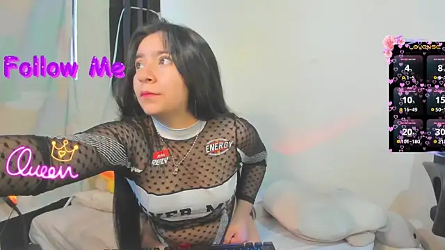 Snapshot of litle_mily_ chatting on April 2026 10:04:01 PM litle mily online show from April 2026 10:04:01 PM