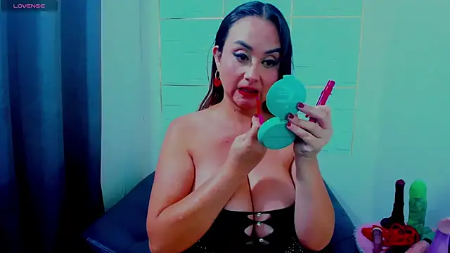 Snapshot of IsaSixty9 chatting on March 2025 11:05:01 PM IsaSixty9 online show from March 2025 11:05:01 PM