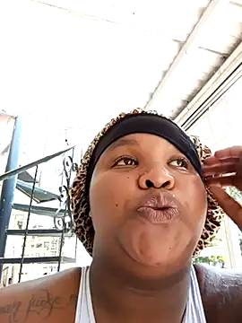 briyinabloom  online show from March 2025 08:00:01 PM