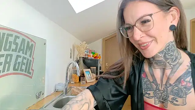 Snapshot of BrownieyQueen chatting on March 2025 06:54:02 AM BrownieyQueen online show from March 2025 06:54:02 AM