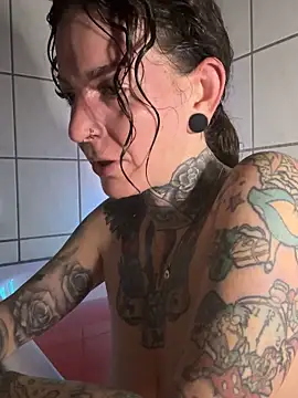 Snapshot of BrownieyQueen chatting on December 2025 07:23:02 PM BrownieyQueen online show from December 2025 07:23:02 PM