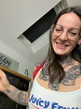 Snapshot of BrownieyQueen chatting on February 2026 05:50:01 PM BrownieyQueen online show from February 2026 05:50:01 PM