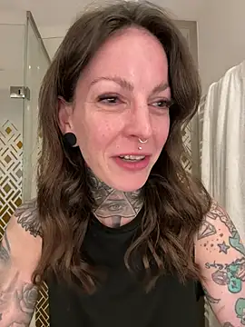 Snapshot of BrownieyQueen chatting on February 2026 09:21:02 AM BrownieyQueen online show from February 2026 09:21:02 AM