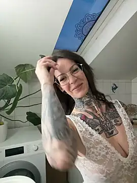 Snapshot of BrownieyQueen chatting on March 2026 05:30:01 AM BrownieyQueen online show from March 2026 05:30:01 AM