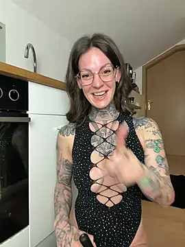 Snapshot of BrownieyQueen chatting on March 2026 05:15:01 AM BrownieyQueen online show from March 2026 05:15:01 AM