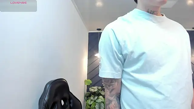 Snapshot of Yeiko_Romero_ chatting on February 2025 05:14:01 PM Yeiko Romero  online show from February 2025 05:14:01 PM