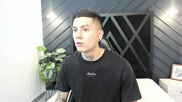 Snapshot of Yeiko_Romero_ chatting on February 2025 04:56:02 PM Yeiko Romero  online show from February 2025 04:56:02 PM