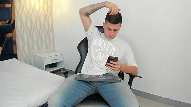 Snapshot of Yeiko_Romero_ chatting on February 2025 05:21:01 PM Yeiko Romero  online show from February 2025 05:21:01 PM