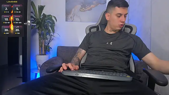 Snapshot of Yeiko_Romero_ chatting on October 2025 08:07:01 PM Yeiko Romero  online show from October 2025 08:07:01 PM