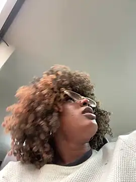 Snapshot of TIFFANYYSTAR chatting on March 2025 05:03:02 PM TIFFANYYSTAR online show from March 2025 05:03:02 PM