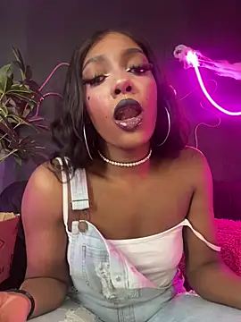 Snapshot of TIFFANYYSTAR chatting on October 2025 02:50:01 PM TIFFANYYSTAR online show from October 2025 02:50:01 PM