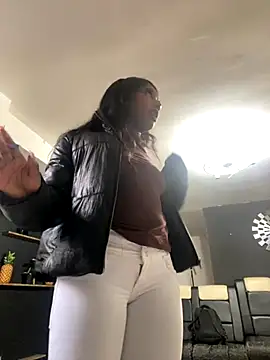 Snapshot of TIFFANYYSTAR chatting on November 2025 01:43:02 PM TIFFANYYSTAR online show from November 2025 01:43:02 PM