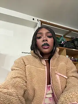 Snapshot of TIFFANYYSTAR chatting on November 2025 04:49:02 PM TIFFANYYSTAR online show from November 2025 04:49:02 PM