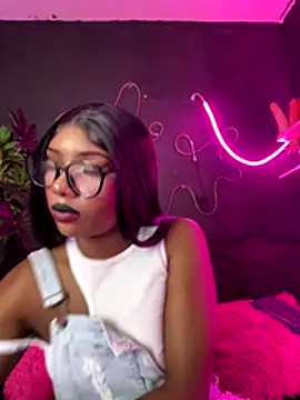 Snapshot of TIFFANYYSTAR chatting on November 2025 05:15:02 PM TIFFANYYSTAR online show from November 2025 05:15:02 PM