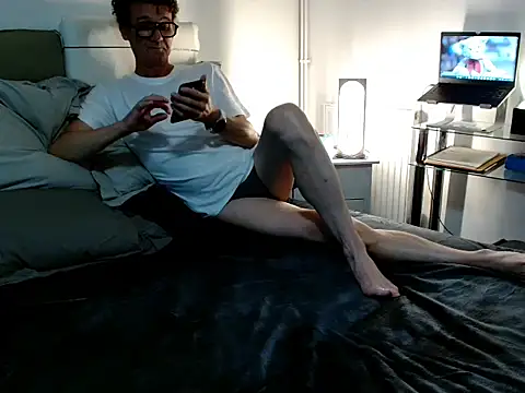 Snapshot of ImYourXtoy chatting on August 2026 06:33:02 PM ImYourXtoy online show from August 2026 06:33:02 PM