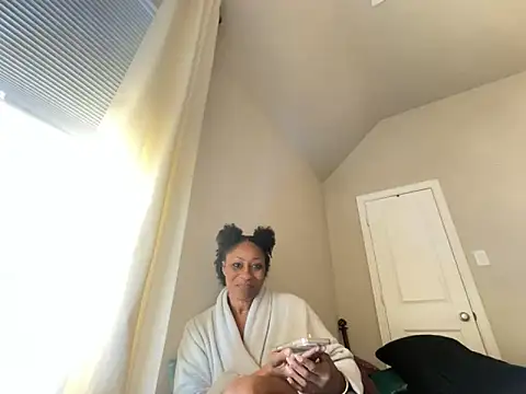 Snapshot of wynterheat chatting on November 2025 05:23:02 PM wynterheat online show from November 2025 05:23:02 PM