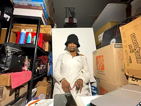 Snapshot of wynterheat chatting on November 2025 05:04:01 PM wynterheat online show from November 2025 05:04:01 PM