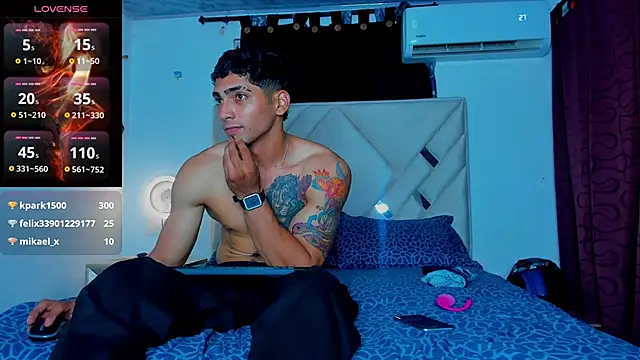 Snapshot of Rich_boy01 chatting on January 2025 03:53:02 AM Rich boy01 online show from January 2025 03:53:02 AM