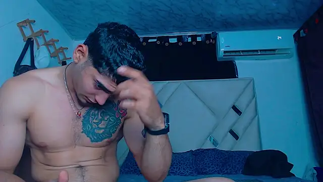 Snapshot of Rich_boy01 chatting on January 2025 11:02:01 PM Rich boy01 online show from January 2025 11:02:01 PM