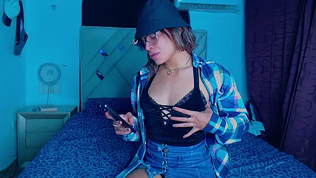 Snapshot of Rich_boy01 chatting on February 2025 02:49:01 AM Rich boy01 online show from February 2025 02:49:01 AM