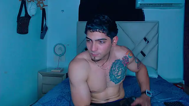 Snapshot of Rich_boy01 chatting on February 2025 06:59:01 PM Rich boy01 online show from February 2025 06:59:01 PM