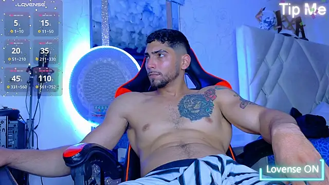 Snapshot of Rich_boy01 chatting on November 2025 06:35:01 PM Rich boy01 online show from November 2025 06:35:01 PM