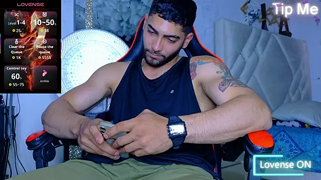 Snapshot of Rich_boy01 chatting on December 2025 05:43:02 PM Rich boy01 online show from December 2025 05:43:02 PM