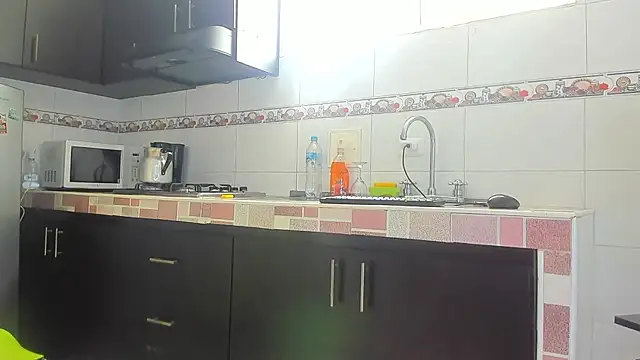 Emma-evans online show from October 2025 03:00:02 PM