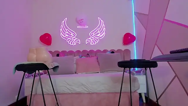 Snapshot of _scarletmoore chatting on February 2025 01:33:02 PM scarletmoore online show from February 2025 01:33:02 PM