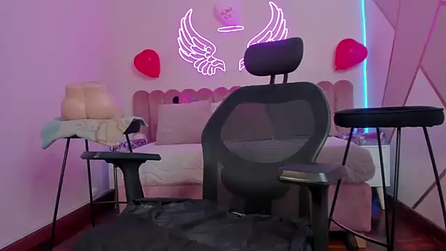 Snapshot of _scarletmoore chatting on February 2025 10:42:02 AM scarletmoore online show from February 2025 10:42:02 AM