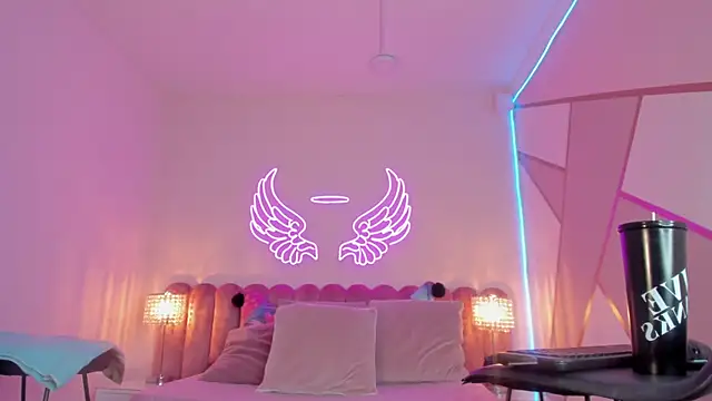 Snapshot of _scarletmoore chatting on February 2025 06:37:01 AM scarletmoore online show from February 2025 06:37:01 AM