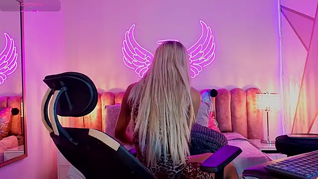 Snapshot of _scarletmoore chatting on September 2025 10:15:01 AM scarletmoore online show from September 2025 10:15:01 AM