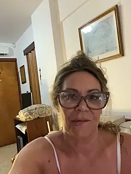 Snapshot of lolavalecuatro chatting on January 2025 03:36:01 PM lolavalecuatro online show from January 2025 03:36:01 PM