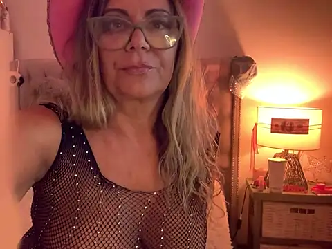 Snapshot of lolavalecuatro chatting on January 2025 02:48:01 AM lolavalecuatro online show from January 2025 02:48:01 AM