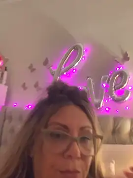 Snapshot of lolavalecuatro chatting on February 2025 03:23:02 AM lolavalecuatro online show from February 2025 03:23:02 AM