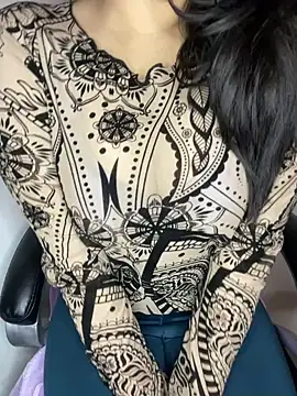 Snapshot of Kriti_02 chatting on January 2025 08:00:01 AM Kriti 02 online show from January 2025 08:00:01 AM