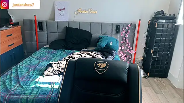 Snapshot of JordanShow chatting on April 2026 09:08:01 AM JordanShow online show from April 2026 09:08:01 AM