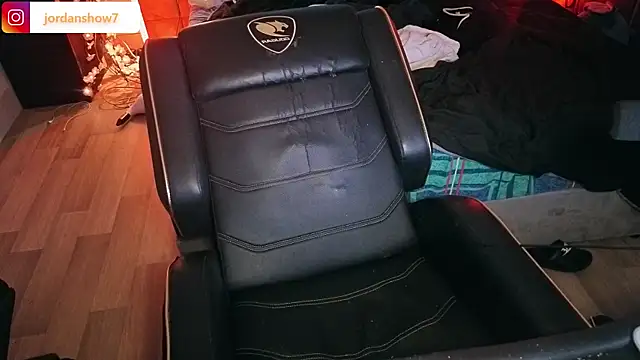 Snapshot of JordanShow chatting on April 2026 11:28:01 PM JordanShow online show from April 2026 11:28:01 PM