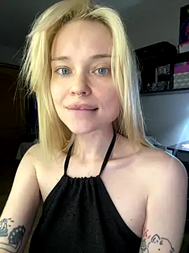 Snapshot of dollfromvenus chatting on November 2025 09:32:01 PM dollfromvenus online show from November 2025 09:32:01 PM