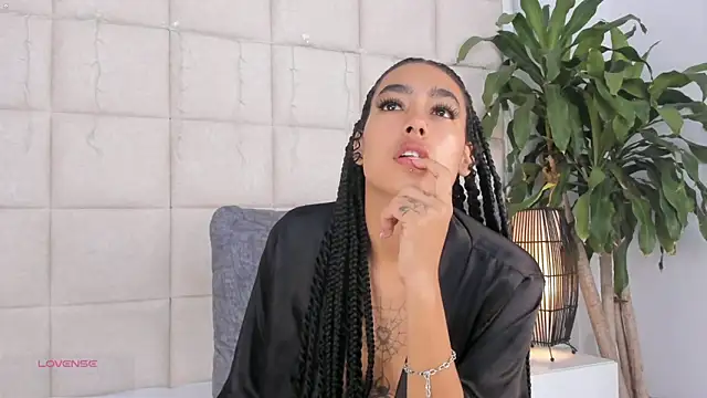 Nia Bunny online show from December 2024 06:16:02 PM